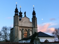 Kostnice s M�s�cem