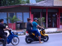 Na motorce