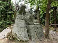 Mal� vyhl�dka, kteru p�erostly stromy