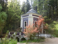 Kaple nad pramenem